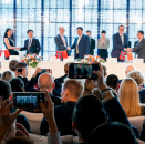 Norgga ja kiinnálaš fitnodagat vuolláičálle oktanuppelohkái ođđa šiehtadusa konferánssas. Govva: Heiko Junge, NTB Scanpix