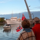 Kongeskipet på vei gjennom kanalen i Tønsberg 17. mai 2021. Foto: Sven Gj. Gjeruldsen, Det kongelige hoff