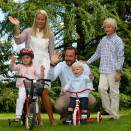 Kronprinsfamilien på Skaugum september 2007 (Foto: Bjørn Sigurdsøn, Scanpix)