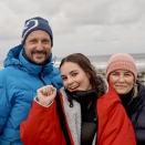 Under norgesmesterskapet i surfing på Borestranda på Jæren ble klassen juniorkvinner arrangert for første gang. Prinsesse Ingrid Alexandra gikk av med seieren. (Foto: Det kongelige hoff)