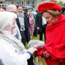 Herbjørg Kaspersen hadde med sokker til Kongeparet. Foto: Lise Åserud, NTB scanpix.