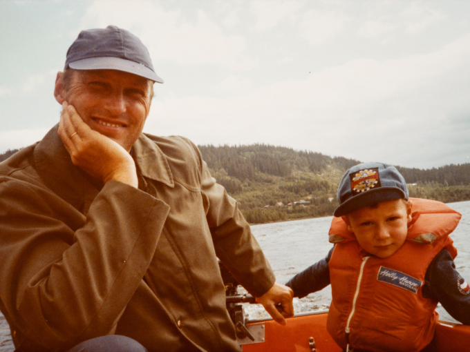 Daværende Kronprins Harald og Prins Haakon i Jeppedalen i 1977. Foto: Dronning Sonja