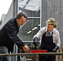 Dronning Sonja og Kjell Nupen under arbeidet med prosjektet.  Publisert 25.06 2011. Handoutbilde fra Det kongelige hoff. Bildet er kun til redaksjonell bruk - ikke for salg. Foto: Rolf M. Aagaard / Det kongelige hoff.  
