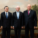 10. desember: Kong Harald og Dronning Sonja tar i mot årets fredsprismottakere i audiens: EU-president Herman Van Rompuy (f.h.), president i EU kommisjonen, José Manuel Barroso, og president i EU-parlamentet, Martin Schulz (Foto: Berit Roald / NTB scanpix)