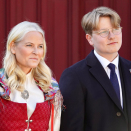 Ruvdnaprinsabearaš dearvvaha Askera mánáidtoga Skauguma olggobealde. Govven: Sara Svanemyr, Gonagaslaš hoavva