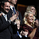 11. desember: Kronprinsparet er til stede ved den tradisjonelle Nobelkonserten (Foto: Lise Åserud, Scanpix)