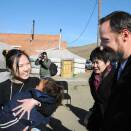 Ruvdnaprinsa Haakon ságastallamin Mayumiain, guhte lea Our Home Ger School eaktodáhtola&#154; japánala&#154; oahpaheaddji (Govva: D. Rentsendorj, Montsame news agency)