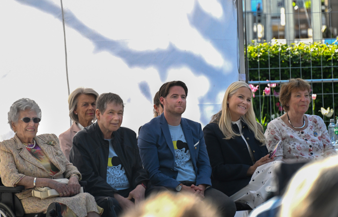 Det var herlig festivalstemning på Rådhusplassen i Oslo. Foto: Sven Gj. Gjeruldsen / Det kongelige hoff