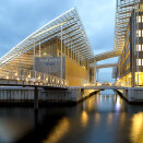 27. september: Dronningen er til stede ved åpningen av det nye Astrup Fearnley-museet på Tjuvholmen i Oslo (Foto: Cornelius Poppe, NTB scanpix)