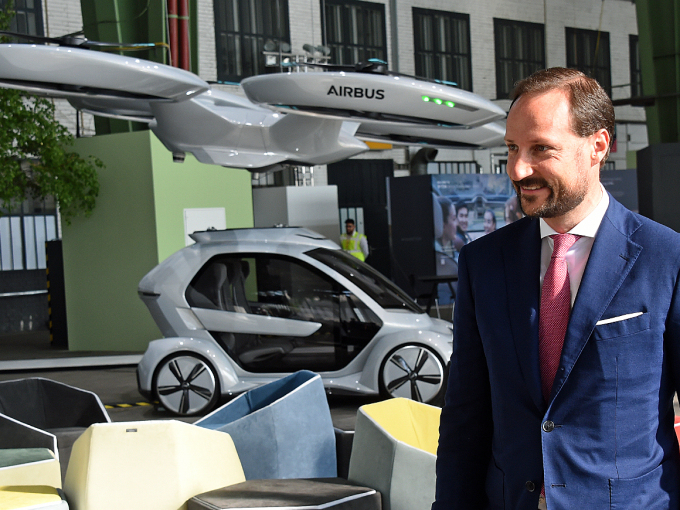 Det var mange grønne transportløsninger å se i Hangar 5 på Tempelhof. Foto: Sven Gj. Gjeruldsen, Det kongelige hoff