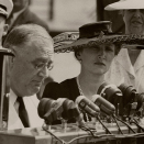 Ruvdnaprinseassa Märtha Washingtonis fárrolaga USA presideanttain Franklin D. Roosevelt dalle go son doalai ie&#158;as beakkán sártni "Look to Norway" (Govva: Scanpix)