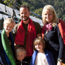 Årsskiftet 2010-2011 foretok Kronprinsfamilien en reise, blant annet i India. Her ved Passingdang kloster i Dzongu, Sikkim). Publisert 21.01. 2011 som handoutbilde fra Det kongelige hoff. Bildet er kun til redaksjonell bruk - ikke for salg. Foto: Kristi Marie Skrede, NRK / Det kongelige hoff. Størrelse: 4288 x 2848 og 2,82 Mb.