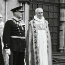 Gonagas Olav, bisma Fjellbu (gurutb.) ja bisma Smemo (olge&#154;b.) olggobealde Nidarosdomen (Gonagasla&#154; hoava govvaarkiiva)