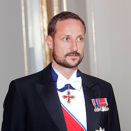 27. oktober: Kronprins Haakon er til stede når Kongen og Dronningen holder middag for stortingsrepresentantene på Det kongelige slott (Foto: Stian Lysberg Solum / Scanpix)