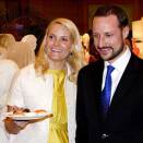 Ruvdnaprinseassa Mette-Marit ja Ruvdnaprinsa Haakon lágideamis Mandarin Orientalas (Govva: Gorm Kallestad / Scanpix)   