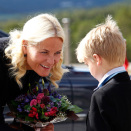 Ruvdnaprinseassa oa&#269;&#269;ui li&#273;iid Eivind Eides go bo&#273;ii Folldalii (Govva: Lise Åserud / Scanpix).