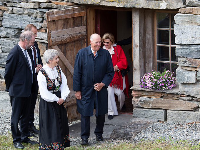 Gonagasbárra guođđá Havaas- čoakkáldaga, gos soai leaba geahčadan iešoahppan botanihkkara bargguid. Govva: Marit Hommedal / NTB scanpix 