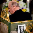 25. mai: Kong Harald er til stede ved bisettelsen av Gunnar "Kjakan" Sønsteby i Oslo Domkirke (Foto: Kyrre Lien / NTB scanpix)